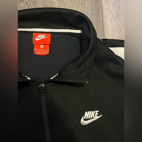 Black Nike sweater - Picture 2 of 2